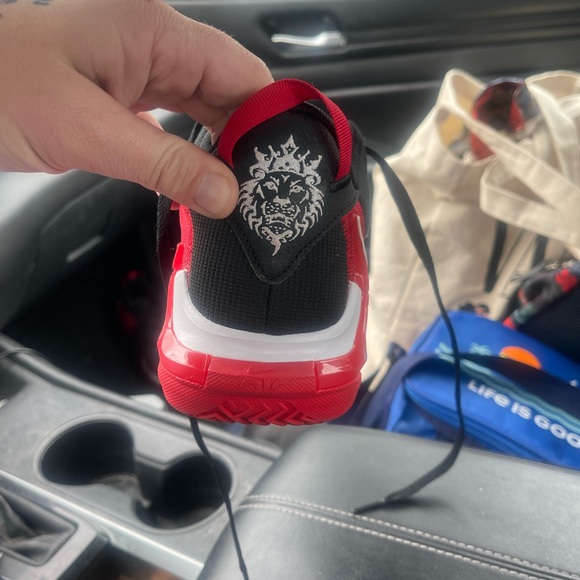 Nike Lebron Witness 7 Bred - Picture 4 of 6